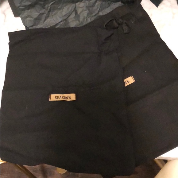 YEEZY
Season 6 PVC Mules
110MMSMOKE
Made in Italy - Picture 6 of 9